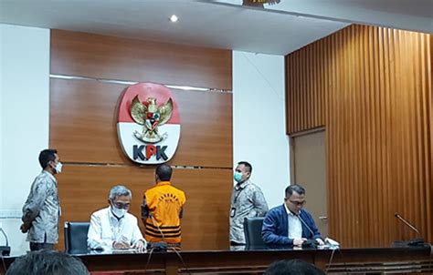 Kpk Tahan Tersangka Suap Pajak