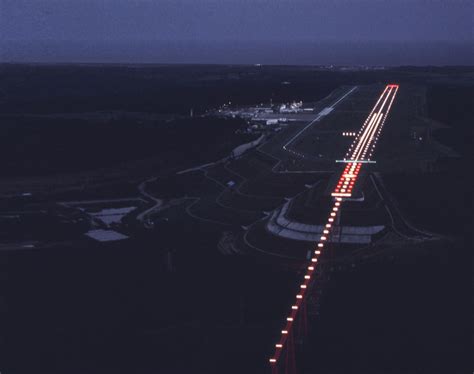 空港の滑走路ライト