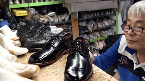 Process Of Making Leather Shoes From The Korea S Handmade Shoe Store