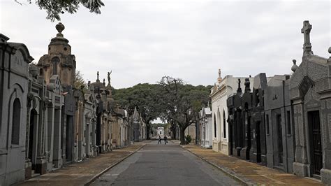 Desde El Lunes Reabren Los Cementerios De Chacarita Flores Y Recoleta Para Que Los Vecinos