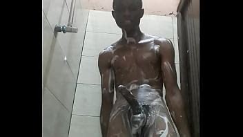 Jugando Bajo La Ducha XVIDEOS