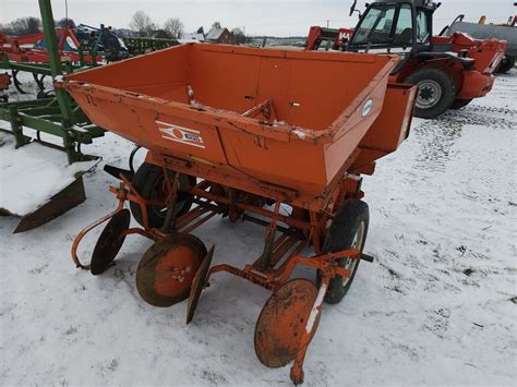 Sadzarka do ziemniaków underhaug kverneland 2 rzędowa oraz formownica