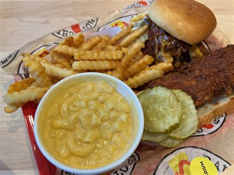See Inside Dave S Hot Chicken Opens First Central Ohio Location Breakfast With Nick