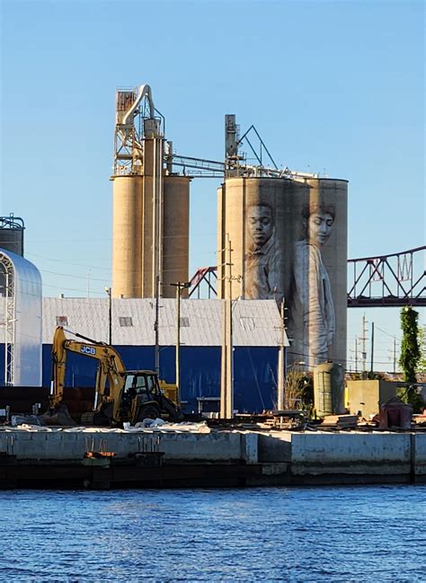 Is there a story behind these two? : r/jacksonville