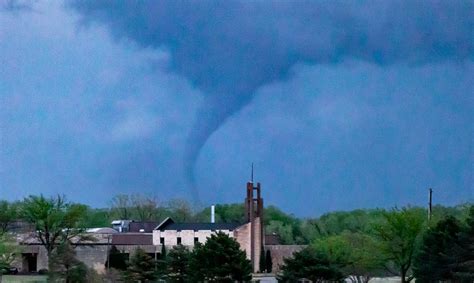 Andover KS, SE Wichita tornado causes bad damage, few injuries | The ...