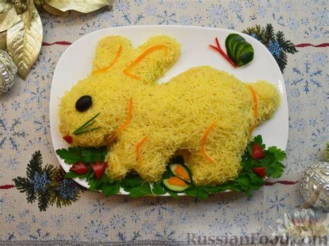Рецепт: Крабовый салат в виде кролика на RussianFood.com