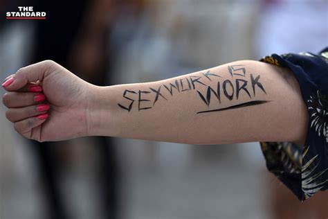 เครอขายแรงงานภาคเหนอ จดแฟชนโชว Sex Worker ครงแรกของประเทศ แสดงออกเชงสญญะ หวงเลก