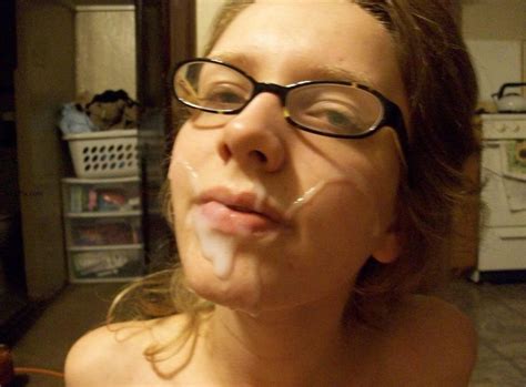 Amateur Honey Giving Nice Head