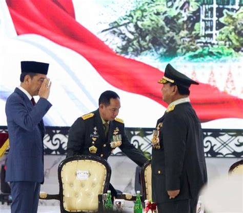 Foto Momen Senyum Tipis Prabowo Kembali Berseragam Tni Dengan Bintang