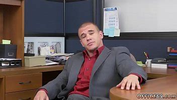 Colgados heterosexuales enanos gay por pago y joven médico el trabajo en equipo hace XVIDEOS