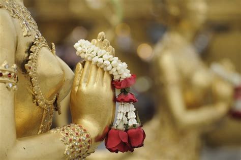 Wai Thai Greeting Trip Advice Guide To Thailand
