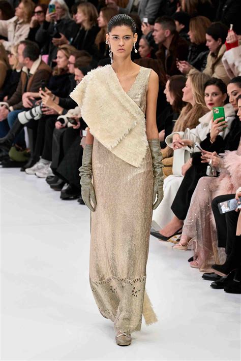 Fashion critics are divided on the new kinkis collection 4