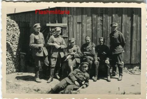 Photo Allemande Guerre Ww Groupe De Soldats Wehrmacht Uniforme