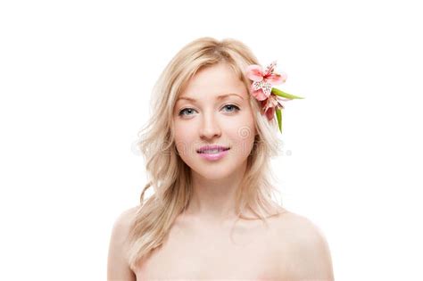 Fille Blonde Avec La Fleur Photo Stock Image Du Cheveu