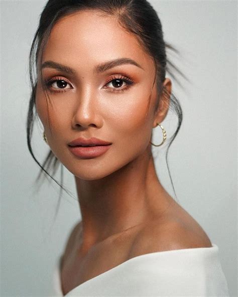 H Hen Niê khiến fan đứng ngồi không yên vì ảnh bán nude đầy táo bạo