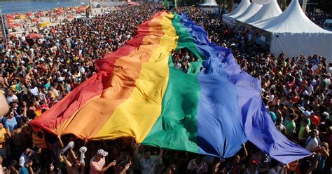 G1 Parada Gay deverá reunir 1 milhão de pessoas em Copacabana no Rio notícias em Rio de Janeiro