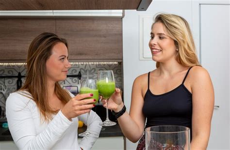 Premium Photo Cute Vegan Lesbian Couple Preparing Spinach Smoothie Lgtb Concept Vegan People
