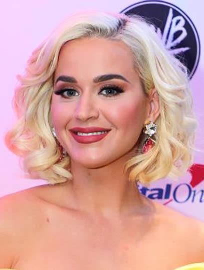 Chin Length Bob Wigs Curly Platinum Blonde Lace Front Chin Length Bobs
