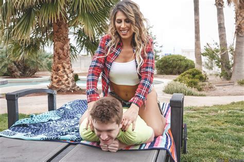 Makayla Cox Seduces And Fucks Her Neigbor Photos Markus Dupree Milf Fox