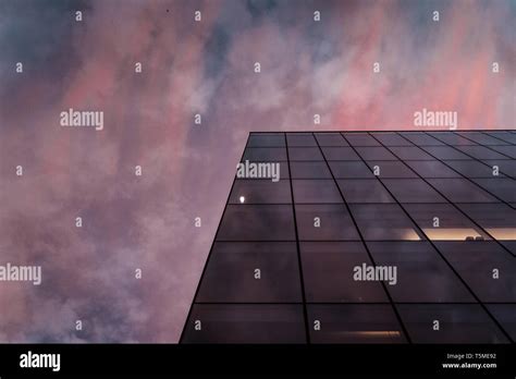 Skyscraper At Night Hi Res Stock Photography And Images Alamy