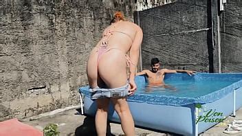 Estábamos en la piscina y mi amiga me comió COMPLETO EN ROJO TRANSPARENTE XVIDEOS