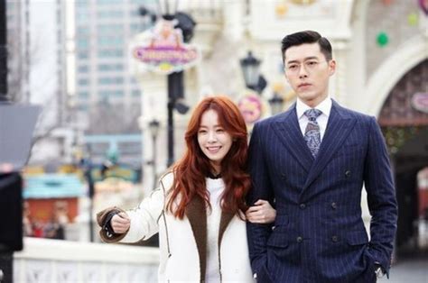 Bộ ảnh Hyun Bin Han Ji Min bất ngờ hot trở lại sau 6 năm biểu cảm của bạn trai Son Ye Jin