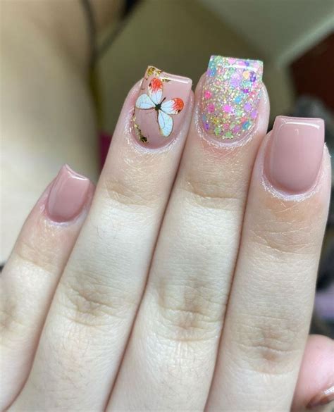 Nails nude uñas diseño desing elegante discreto Manicura de uñas Uñas elegantes y sencillas