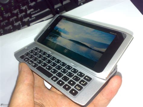 Nokia's QWERTY-Slider N9 Leaks. MeeGo Powered And Shipping In December?