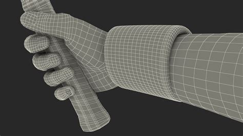 Мужская рука с браслетом Nike Swoosh держит теннисную ракетку ...