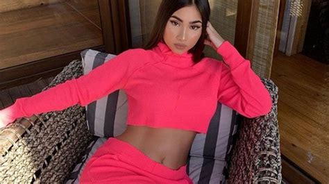 Paloma Mami deslumbró con bikini rosado en una playa de Puerto Rico Bahía on Line