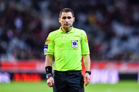 Lille Om Les Arbitres Du Match D Voil S