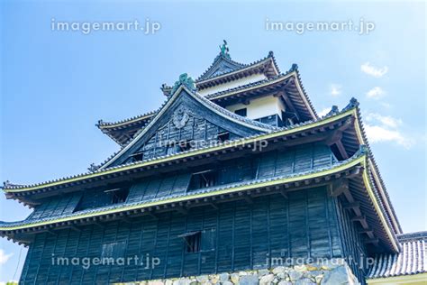 松江城 天守閣 晴れ 青空（島根県松江市）の写真素材 226484411 イメージマート