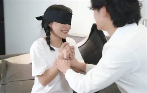 Em vợ chơi trò bịt mắt đoán vật với chồng mới cưới của chị gái và cái kết Sex Hay SexDep blog