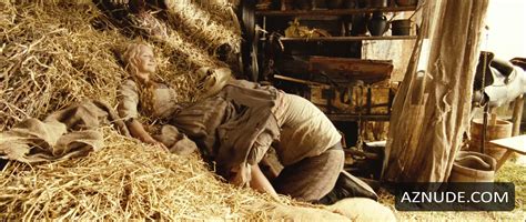 RITTER AUF DER SUCHE NACH DER HINREIBENDEN HERZELINDE NUDE SCENES AZNude