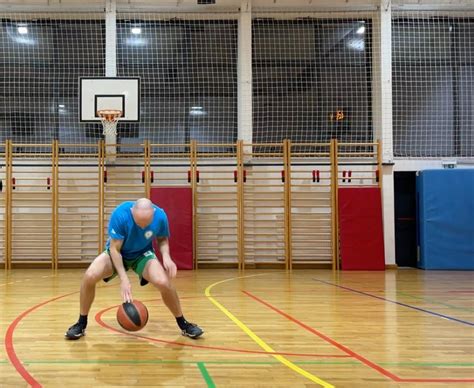 preberi si Slovenski mojster košarkarskih trikov v Guinnessovi knjigi