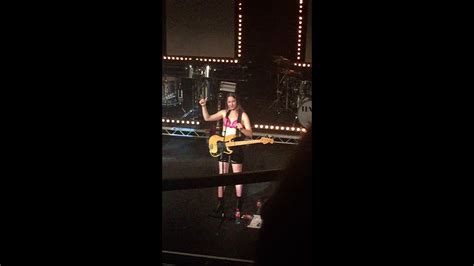 Este Got Naked On Stage Fan Takes Shirt Off Girl Power Want You Back Story Haim Dublin