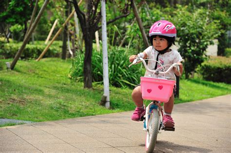 子どもが自転車に乗れるメリットは？わが子が乗り始めたタイミングはいつごろだった？ ママスタセレクト