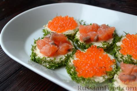 Рецепт: Бутерброды с семгой и красной икрой на RussianFood.com