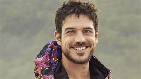 Marco Pigossi revela que tinha medo de se assumir gay Muito pânico