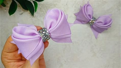 how to make a small bow out of ribbon