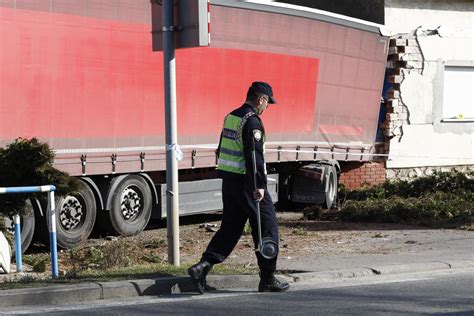 Slobodna Dalmacija Na Njoj Su Bili Blokovi Jedva Sam U Ao U Sobu