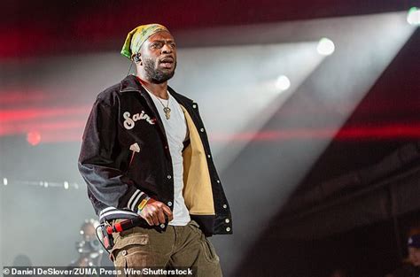 Isaiah Rashad Addresses His Leaked Sex Tape During His Coachella Performance Daily Mail Online