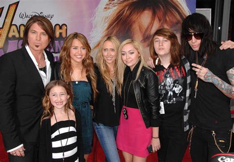 Miley Cyrus' 5 Siblings: All About the Singer's Brothers and Sisters