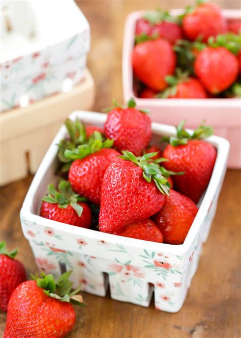 Container Store Strawberries Premium Strawberries, 2 Lbs | Costco