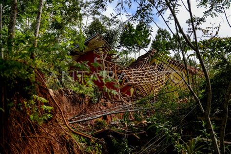 Bencana Pergerakan Tanah Di Kabupaten Bandung Barat Antara Foto