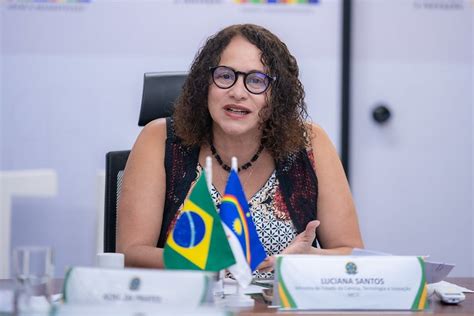 Ministra Luciana Santos anuncia ações para promover igualdade racial na