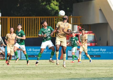 Arema Fc Dibantai Pss Sleman Pelatih Sebut Ambisi Raih Kemenangan