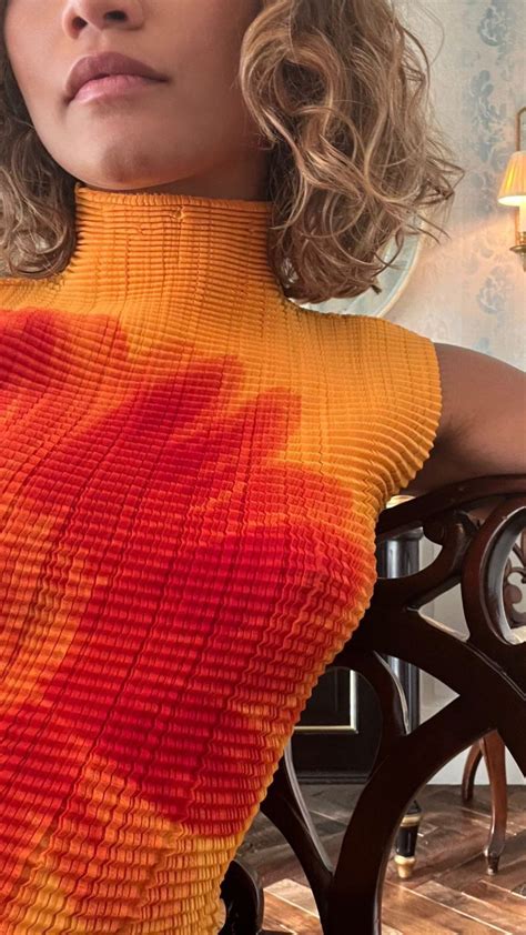 Zendaya Debuts Her New Trendy Blonde Bob