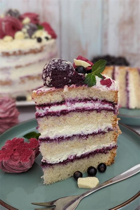 Semi Naked Cake With Black Currants And White Chocolate