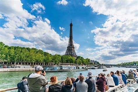 París Crucero De 1 Hora Por El Río Sena Con Salida Desde La Torre Eiffel Tourincity